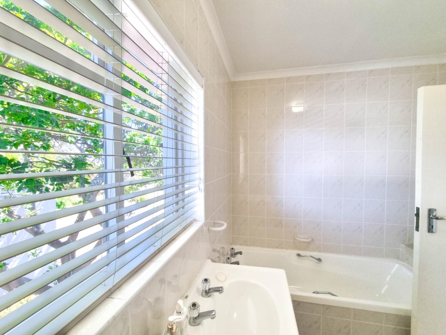 4 Bedroom Property for Sale in Sandbaai Western Cape